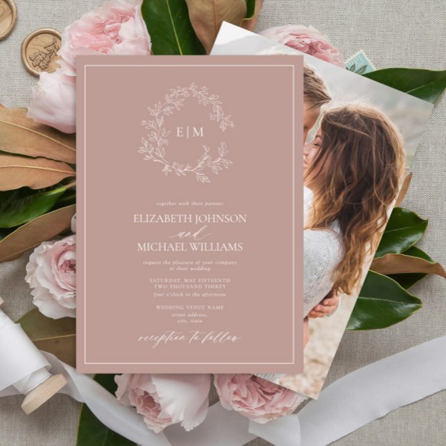 Invitación Dusty Rosa Escudo Leafy Monograma Boda fotográfico (Subido por el creador)