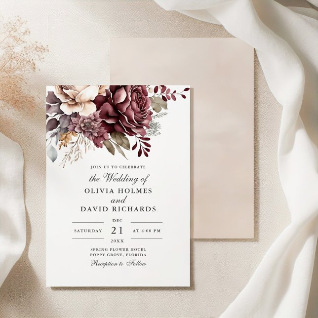 Invitación Dusty Rosa y Borgoña Boda de Floral Boho (Dusty Rose and Burgundy Floral Boho Wedding Invitation on a silk tablecloth.)