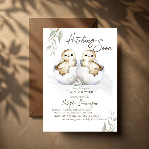 Invitación Eclosionando pronto pequeño pájaro dentro del huev