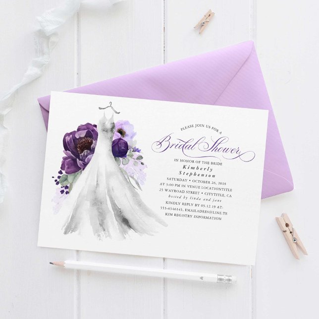 Invitación Eggplant Purple Floral Boda Vestido Británico Duch (Purple Flowers Dress Bridal Shower Invitations)