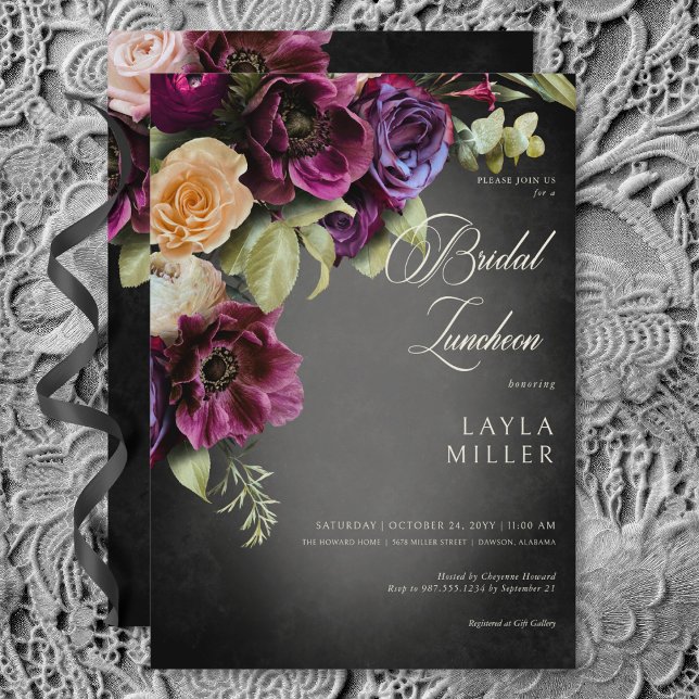 Invitación El almuerzo negro elegante oscuro con flores negra (Dark Elegant Black Blur Floral Bridal Luncheon Invitation)