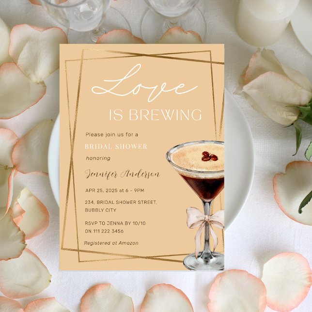 Invitación El amor está preparando la ducha de novia Espresso (Love is Brewing Espresso Martini Bridal Shower Invitation)
