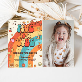 Invitación El arco iris cinco retro es un árbol vibra de cinc