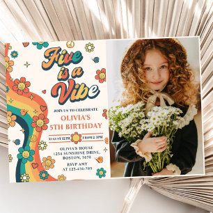 Invitación El arco iris cinco retro es un árbol vibra de cinc