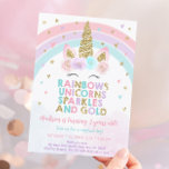 Invitación El arcoiris unicornio paraliza el cumpleaños del o<br><div class="desc">El diseño es muy agradable,  con una cara de unicornio con un arcoiris de colores pastel y adornos purpurinas de imitación dorada.</div>