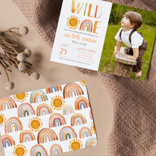 Invitación El arcoiris y el sol salvaje de un primer cumpleañ