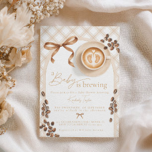 Invitación El Bebé Está Preparando Café Torta de Revelación d