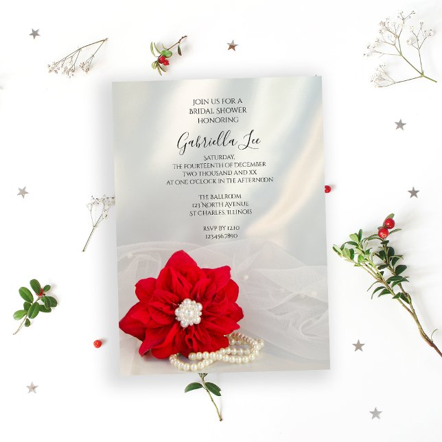 Invitación El blanco rojo del Poinsettia gotea la ducha (Set a festive tone for your December event with the Poinsettia and Pearls Bridal Shower Invitation.)