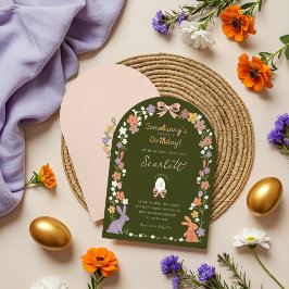 Invitación El conejo floral de Pascua Somebunny tiene un cump