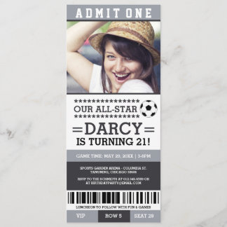 Invitación El cumpleaños gris y negro del boleto del fútbol