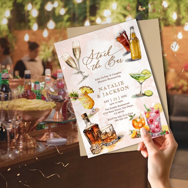 Invitación El elegante guión de la cortina de bar (Elegant Script Stock the Bar Couples Shower Invitation)