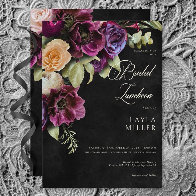 Invitación El elegante negro negro dramático floral del almue (Dark Elegant Black Dramatic Floral Bridal Luncheon Invitation)
