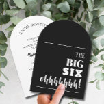 Invitación El gran arco de la fiesta de cumpleaños número 60<br><div class="desc">¿Trayendo una fiesta de cumpleaños número 60? Asegúrese de enviar una invitación para que los huéspedes se entusiasmen con su fiesta. "The BIG SIX ohhhhhh!" - (más años en nuestra colección o cambio a cualquier edad y cualquier color de fondo en el frente y personalizar los detalles de su fiesta...</div>
