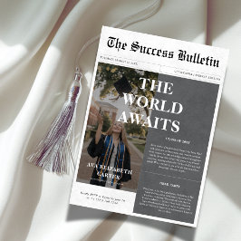 Invitación El mundo espera el éxito de su graduación. Foto de