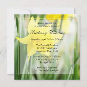 Invitación El narciso amarillo de la primavera florece la