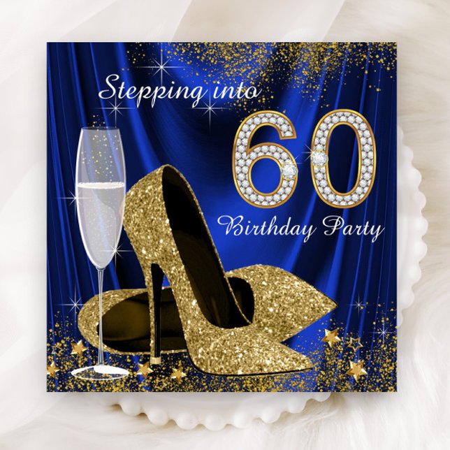 Invitación El oro azul real entra en la fiesta de los 60 cump (Womans royal blue satin, gold high heels and diamond numbers 60th birthday invitation. )