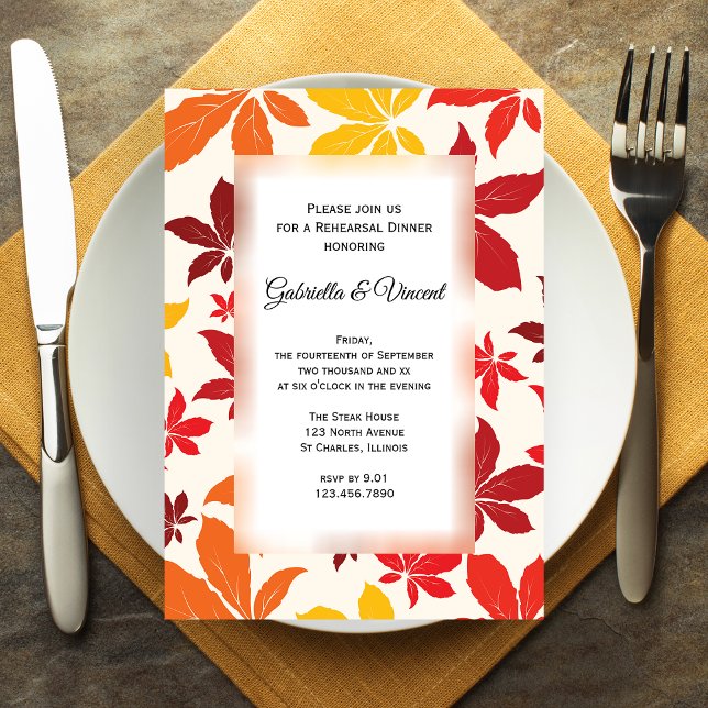 Invitación El otoño brillante deja el ensayo Boda de la cena (Set a warm Autumn tone with the Bright Fall Leaves Wedding Rehearsal Dinner Invitation.)
