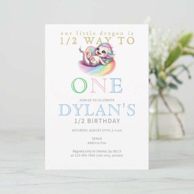 Invitación El pequeño dragón a medio camino de un cumpleaños  (Anverso de pie)
