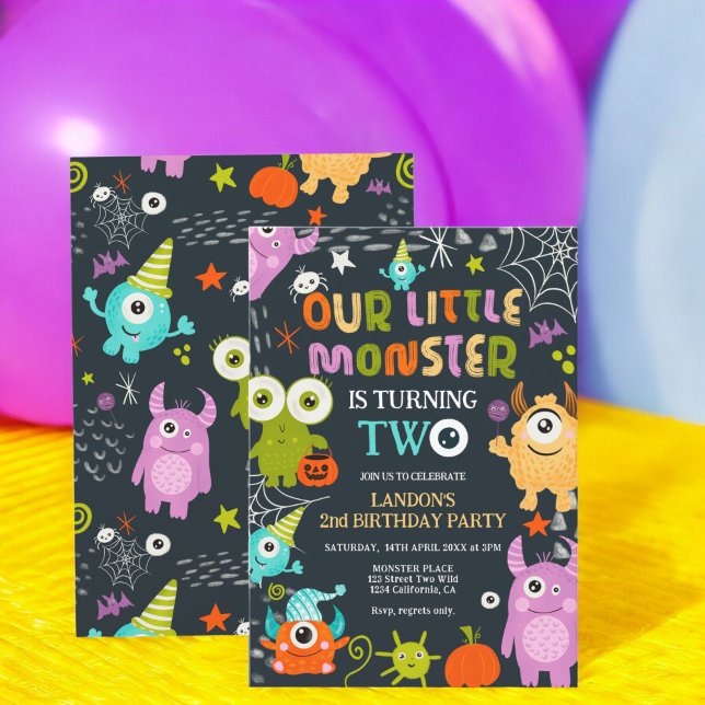Invitación El pequeño monstruo de Halloween está convirtiendo (Cute Halloween little monster is turning two Invitation)