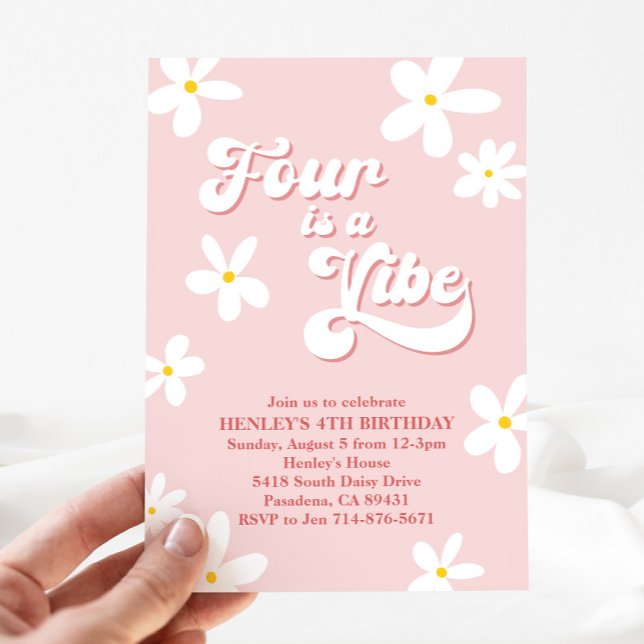 Invitación El Retro Rosa Daisy Four Es Un Cumpleaños Vibrante (Subido por el creador)