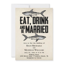 El tiburón vintage come una bebida y se casa con u