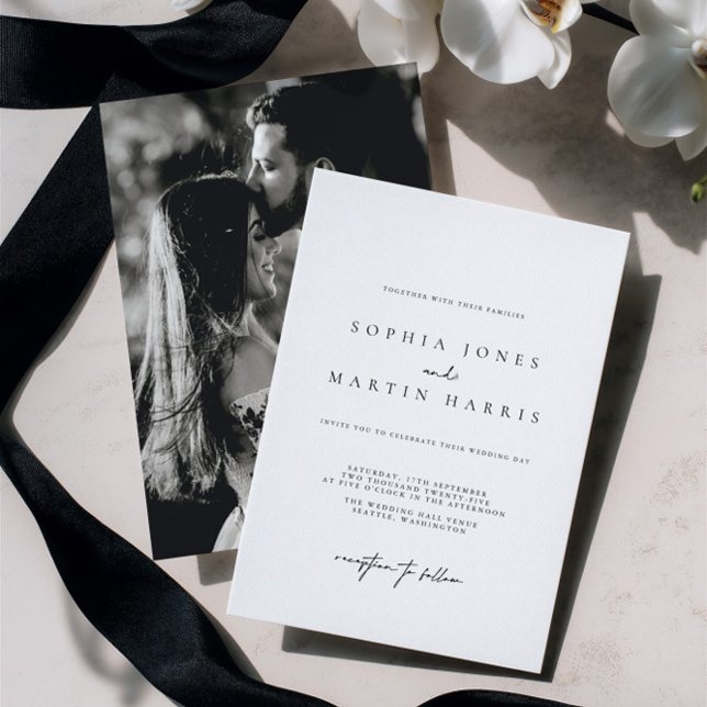 Invitación Elegant Black & White Minimalist Wedding Photo (Elegant Black & White Minimalist Wedding Photo Invitation)