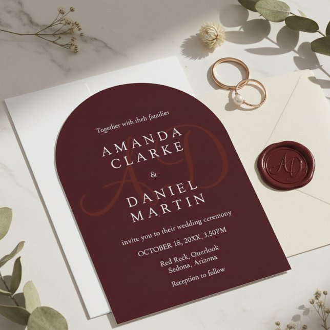 Invitación Elegant Deep Burgendy Wedding Arch Monogram  (Subido por el creador)
