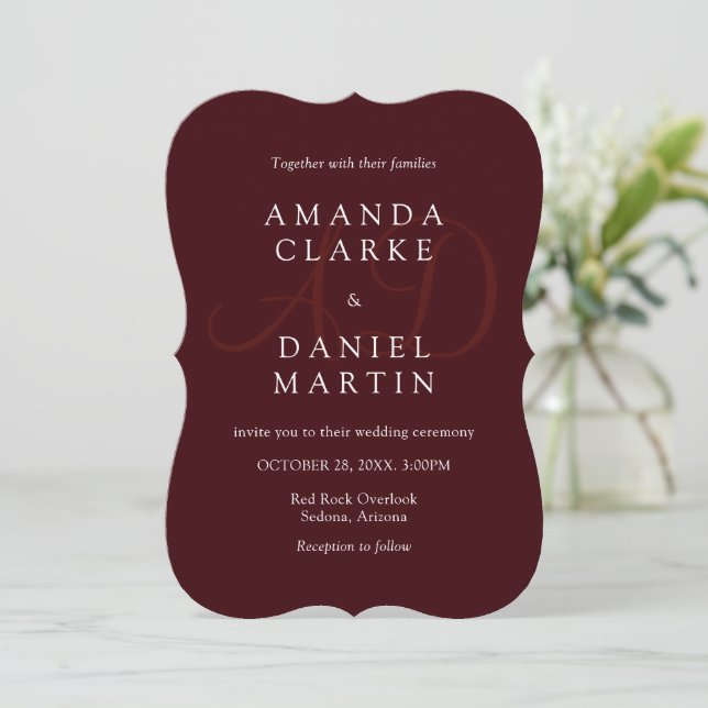 Invitación Elegant Deep Burgendy Wedding Monogram Initials  (Anverso de pie)