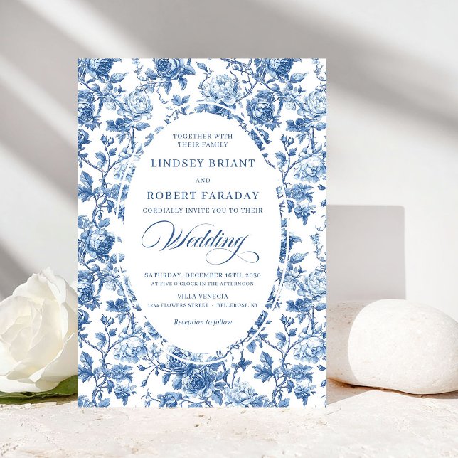 Invitación Elegant Navy Toile de Jouy Rose Floral Wedding  (Elegant Navy Toile de Jouy Rose Floral Wedding Invitation)