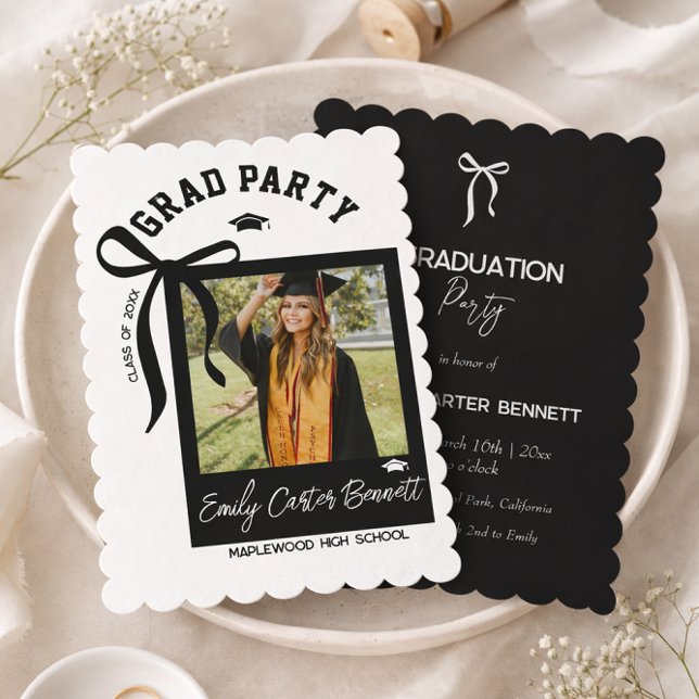 Invitación Elegant Photo Coquette Black White Bow Graduation  (Subido por el creador)