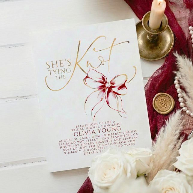 Invitación Elegant Red Bow She's Tying The Knot Bridal Shower (Red Bow Bridal Shower Invitation)