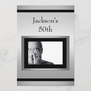 Invitación Elegante 50° cumpleaños masculino foto negra de pl