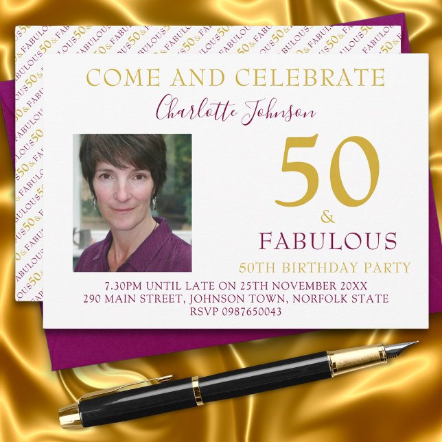 Invitación Elegante 50 y fabuloso Photo 50 cumpleaños (50 & fabulous stylish purple and gold custom photo template 50th birthday party invitation )
