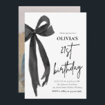 Invitación Elegante acuarela Black Bow Fiesta de cumpleaños 2<br><div class="desc">¡Celebra el haber cumplido 21 con estilo con estas modas y sofisticadas invitaciones! 🎀 Con un minimalista diseño de color de arco negro, estas elegantes invitaciones marcan el tono para una glamorosa e inolvidable celebración de cumpleaños. Perfectas para una coqueta, una corbata negra o una moderna velada, le dan un...</div>