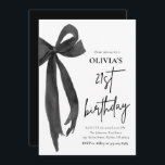 Invitación Elegante acuarela Black Bow Fiesta de cumpleaños 2<br><div class="desc">¡Celebra el haber cumplido 21 con estilo con estas modas y sofisticadas invitaciones! 🎀 Con un minimalista diseño de color de arco negro, estas elegantes invitaciones marcan el tono para una glamorosa e inolvidable celebración de cumpleaños. Perfectas para una coqueta, una corbata negra o una moderna velada, le dan un...</div>