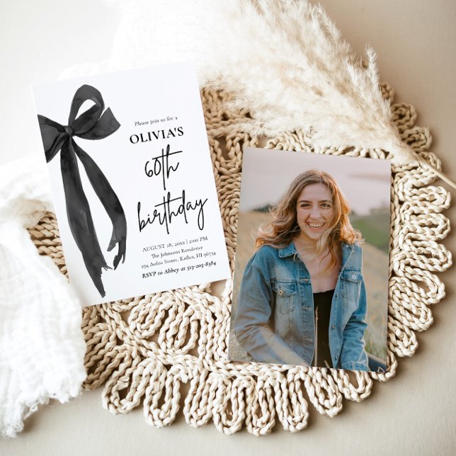 Invitación Elegante acuarela Black Bow fiesta de cumpleaños n (Watercolor Modern Elegant Coquette Black Bow Photo 60th Birthday Party Invitation)