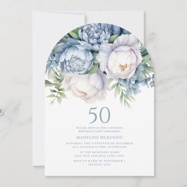 Invitación Elegante Arco de Cumpleaños 50 Floral Azul Polvo B (Anverso)