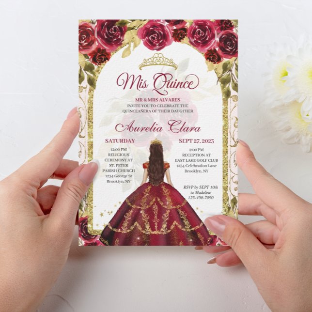 Invitación Elegante arco dorado floral rojo princesa Quincean (Subido por el creador)