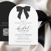 Elegante arco negro y blanco para ducha de novia