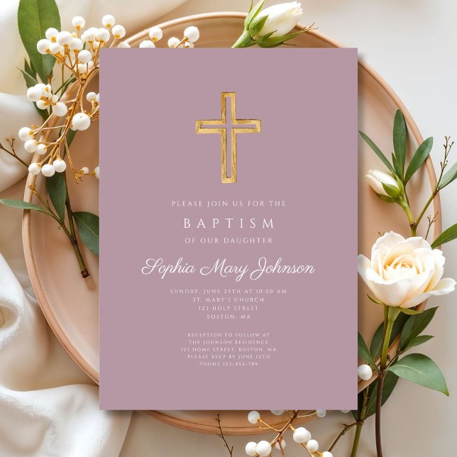 Invitación Elegante bautismo Chica de cruz violeta religiosa (Elegant Religious Cross Purple Script Girl Baptism Invitation)