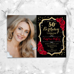 Invitación Elegante Black Gold Red Photo 50 cumpleaños<br><div class="desc">Elegante invitación floral de 50 años con tu foto. Diseño de color rojo negro brillante con oro falso purpurina. Cuenta con rosas rojas, fuente de guión y confiti. Perfecto para un elegante fiesta de celebración de cumpleaños. Personaliza con tus propios detalles. ¡Se puede personalizar para cualquier edad! Invitaciones Zazzle impresas...</div>