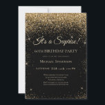 Invitación Elegante Black Gold Surprise Fiesta de cumpleaños<br><div class="desc">Este elegante diseño presenta un fondo negro,  purpurina dorado y grabado de guiones personalizados. Qué hermosa manera de invitar a sus invitados a esta ocasión especial.</div>
