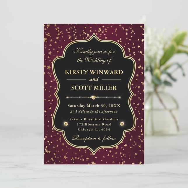 Invitación Elegante Boda Celestial Estrellada de Rojo y Dorad (Anverso de pie)