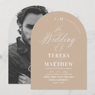 Invitación Elegante boda con guión clásico beige y blanco