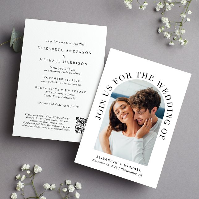 Invitación Elegante Boda de código QR de fotografía arcaica (Celebrate your love story with an invitation showcasing your favorite photo in an elegant arch frame)