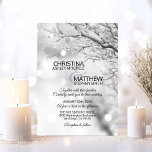 Invitación Elegante BODA de copos de nieve de invierno Wonder<br><div class="desc">Personalice estas elegantes invitaciones a bodas temáticas de invierno. Escena invernal de tierra de maravillas con nieve blanca, copos de nieve de brillo, luces con rama / rama y nieve y músculos. Colores en blanco y negro. Tarjetas modificables - agrega tu información (el texto se puede cambiar a cualquier tipo...</div>