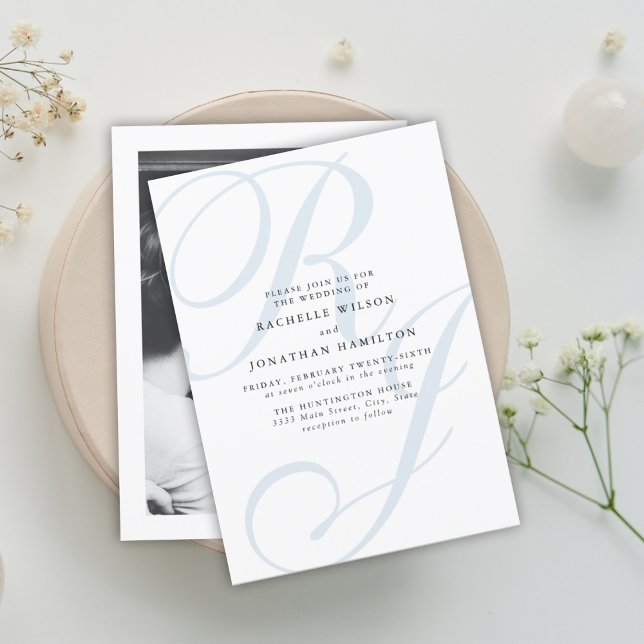 Invitación Elegante Boda de Monograma Blanco Azul Polvoriento (Subido por el creador)