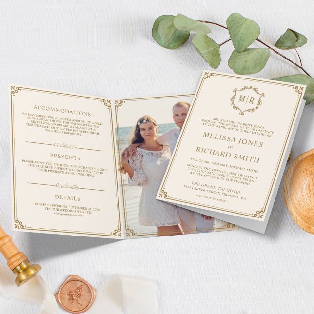 Invitación Elegante Boda de Monograma Clásico Crema y Oro (Subido por el creador)
