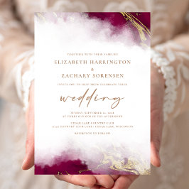 Invitación Elegante Boda de oro rojo de mármol de Borgoña