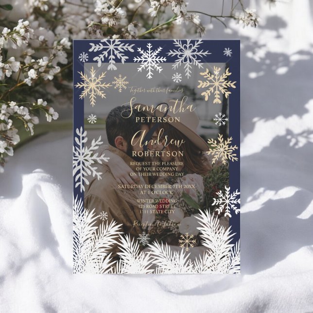 Invitación Elegante Boda de ráfagas de nieve de la Marina Rus (Elegant Navy Rustic Winter Snowflakes Wedding Invitation)
